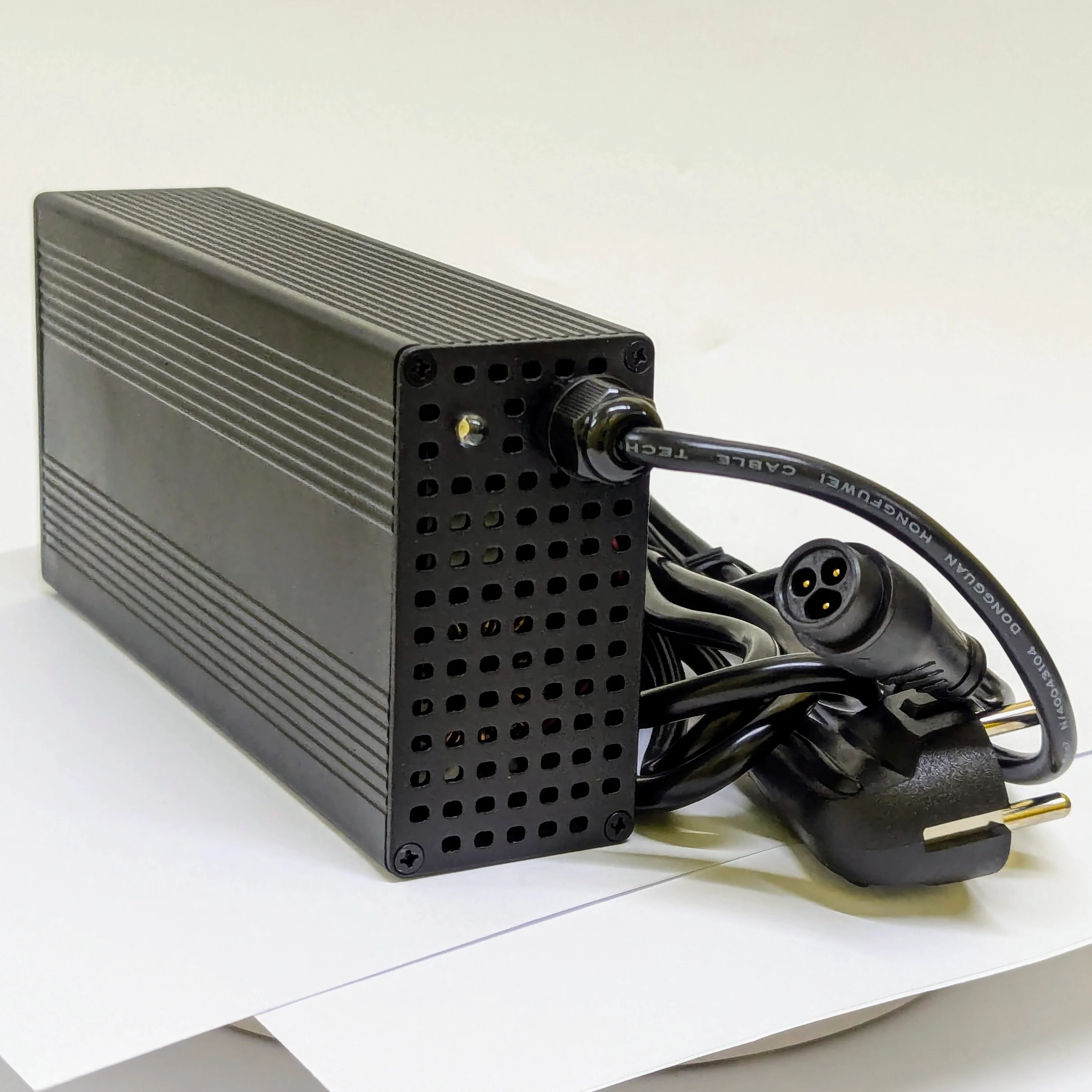84V Fast Charger 95.4V4A LP16 UK DISPLAY - Image 8